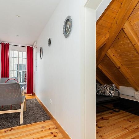 Attic Apartment With Balcony In Bairro Alto Lisbon Exterior photo