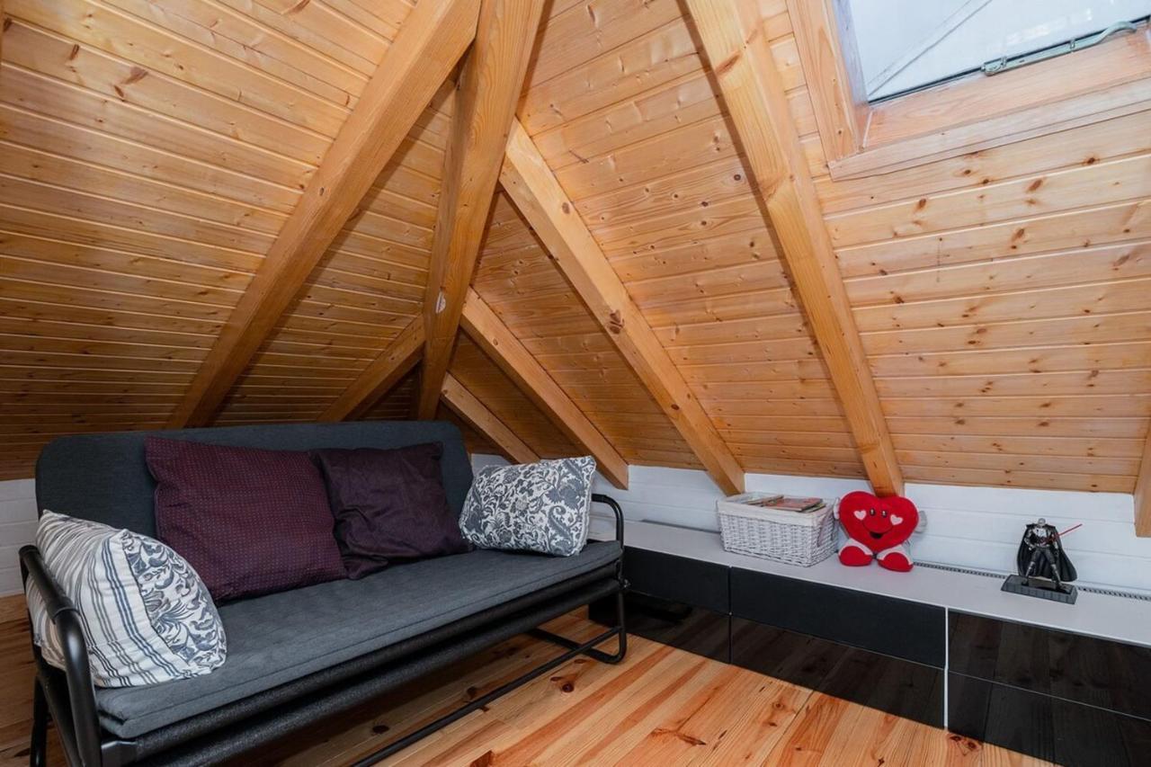 Attic Apartment With Balcony In Bairro Alto Lisbon Exterior photo