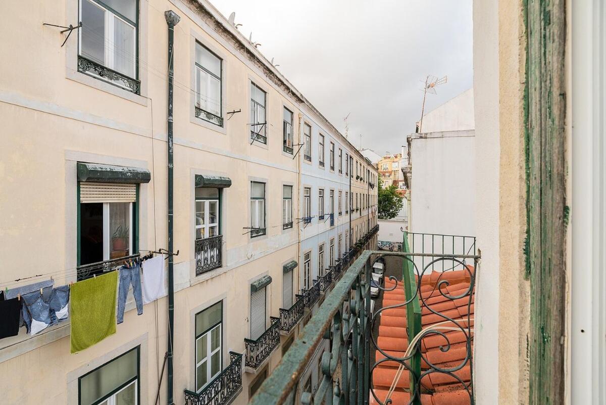 Attic Apartment With Balcony In Bairro Alto Lisbon Exterior photo