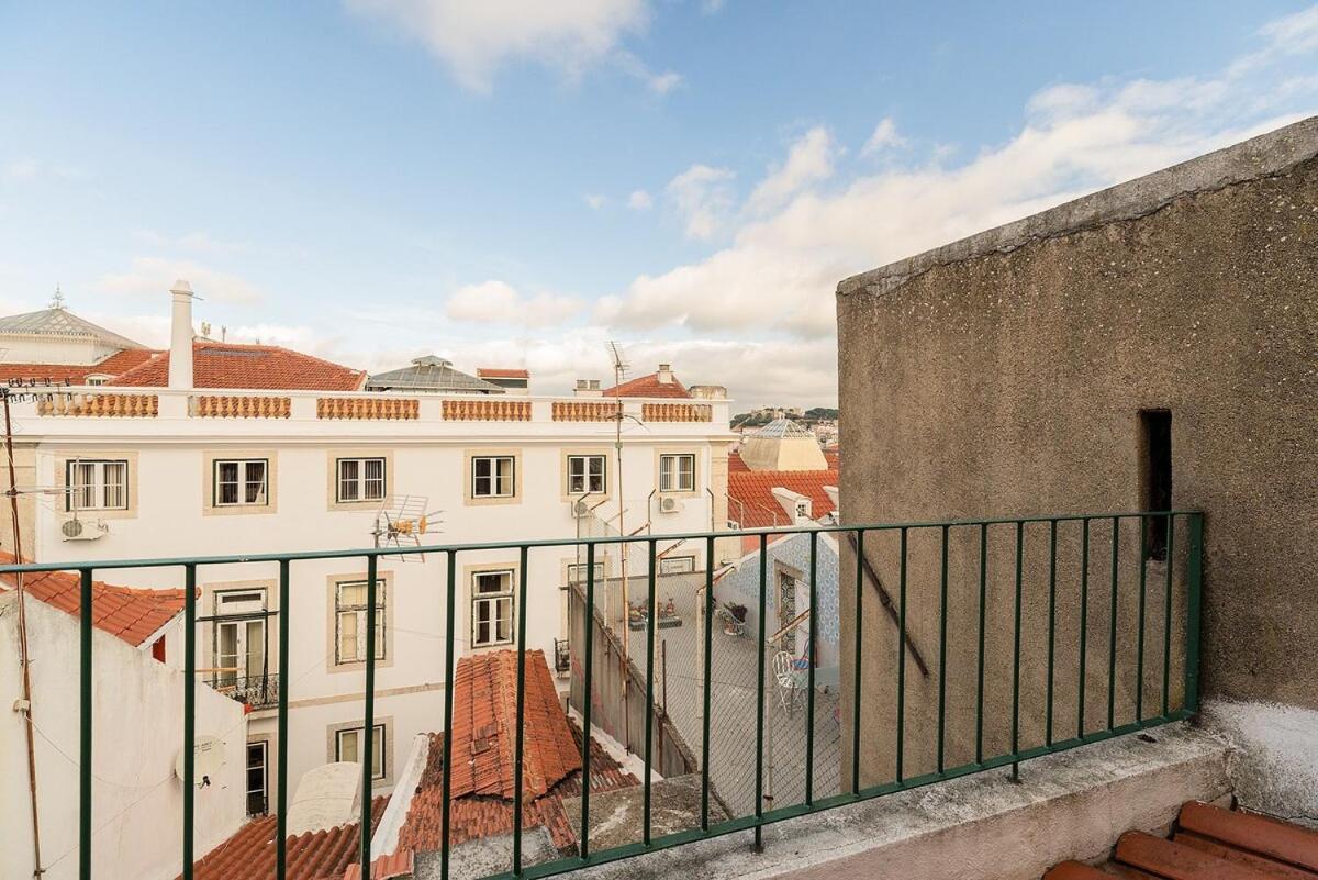 Attic Apartment With Balcony In Bairro Alto Lisbon Exterior photo